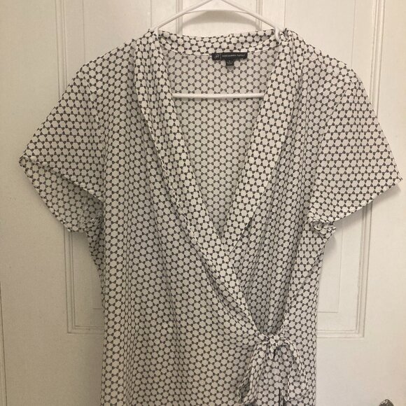 Womens Lightweight Geometric Wrap Work Blouse - Picture 1 of 6